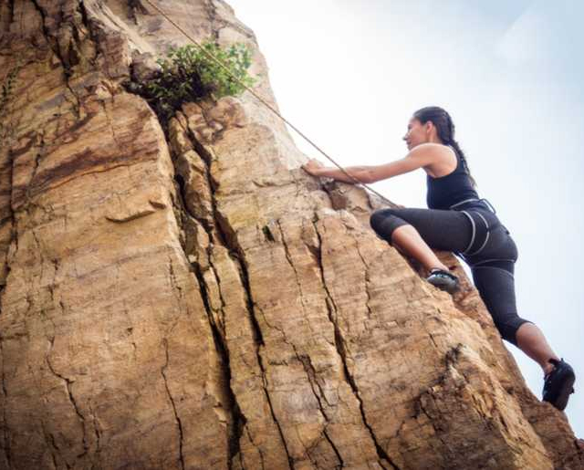 ROCKY CLIFF TREKKING IN INDIA